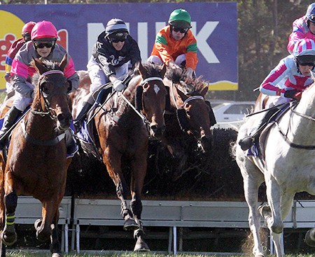 Australian Jumps Racing |Warrnambool Racing Carnival